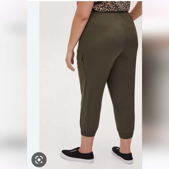 TORRID Olive Green cargo ankle jogger pants  size 1x - Picture 2 of 8